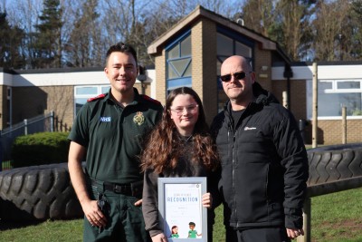 Lucie Raine with dad David and paramedic Nathan Patterson.JPG